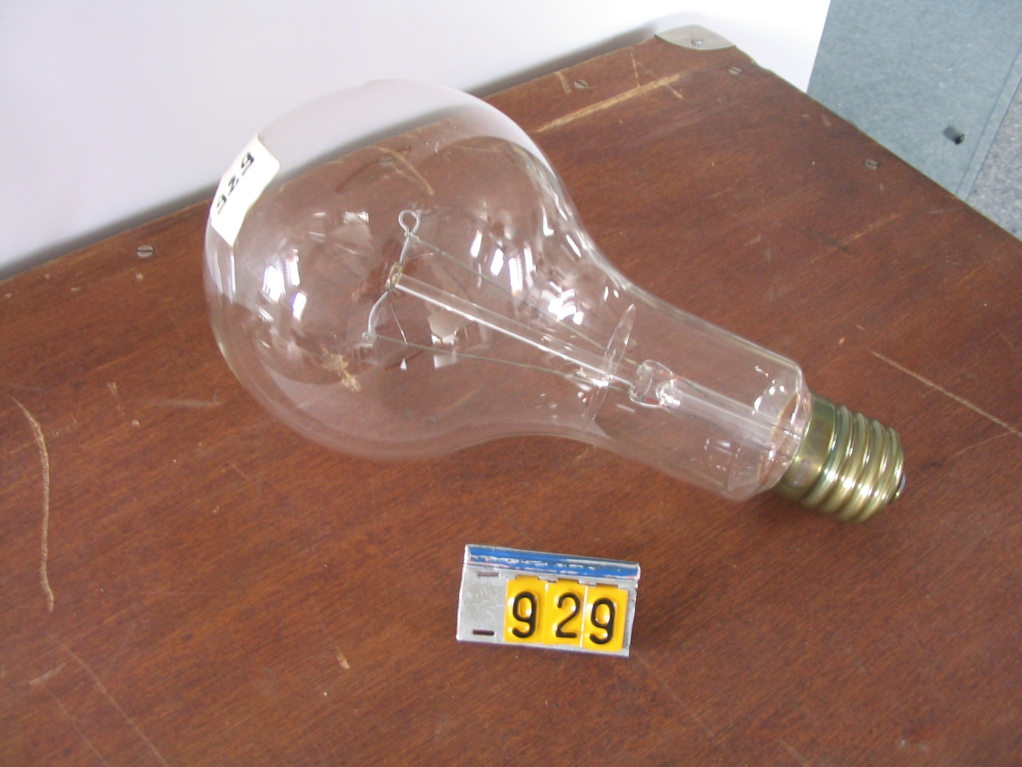  Collection ASPEG, pièce numéro 929 : Ampoules d'éclairage public ( 3 )